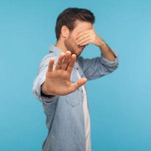 4 priežastys, kodėl vyras gali ignoruoti moterį, kuri jam patinka