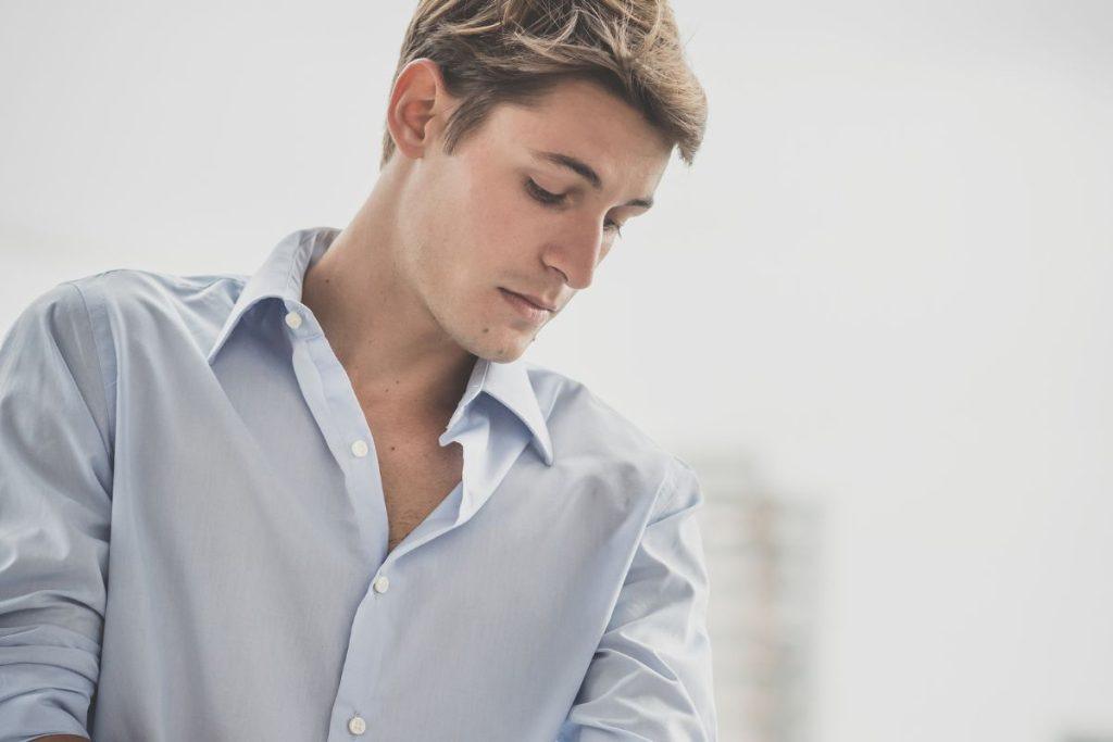 4 priežastys, kodėl vyras gali ignoruoti moterį, kuri jam patinka. Pasyvumas