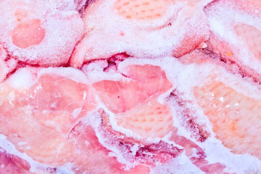 5 auksinės vištienos ruošimo taisyklės, kad ji būtų sultinga ir itin skani. Netinkamas mėsos šaldymas