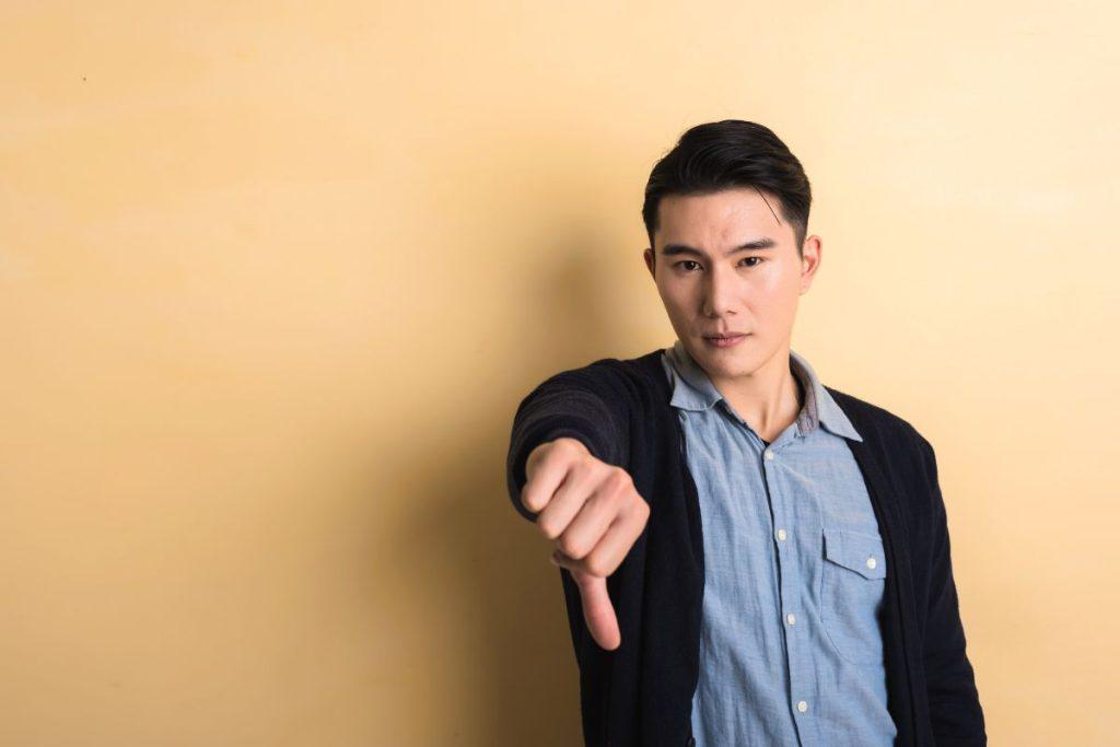 5 dalykai, kurie nuodija moters gyvenimą. Atsiribokite nuo jų! Menkinimas