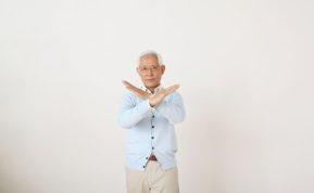 5 mandagios frazės, atstumiančios nuo mūsų kitus žmones.