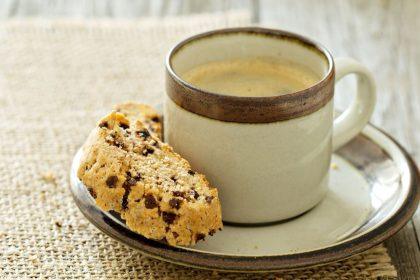 Biscotti su vyšniomis ir lazdynų riešutais