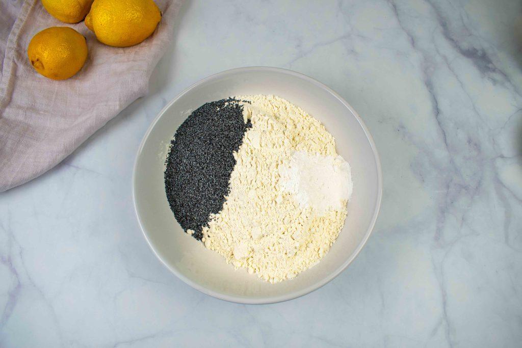 Citrininiai keksiukai su aguonomis. Miltai