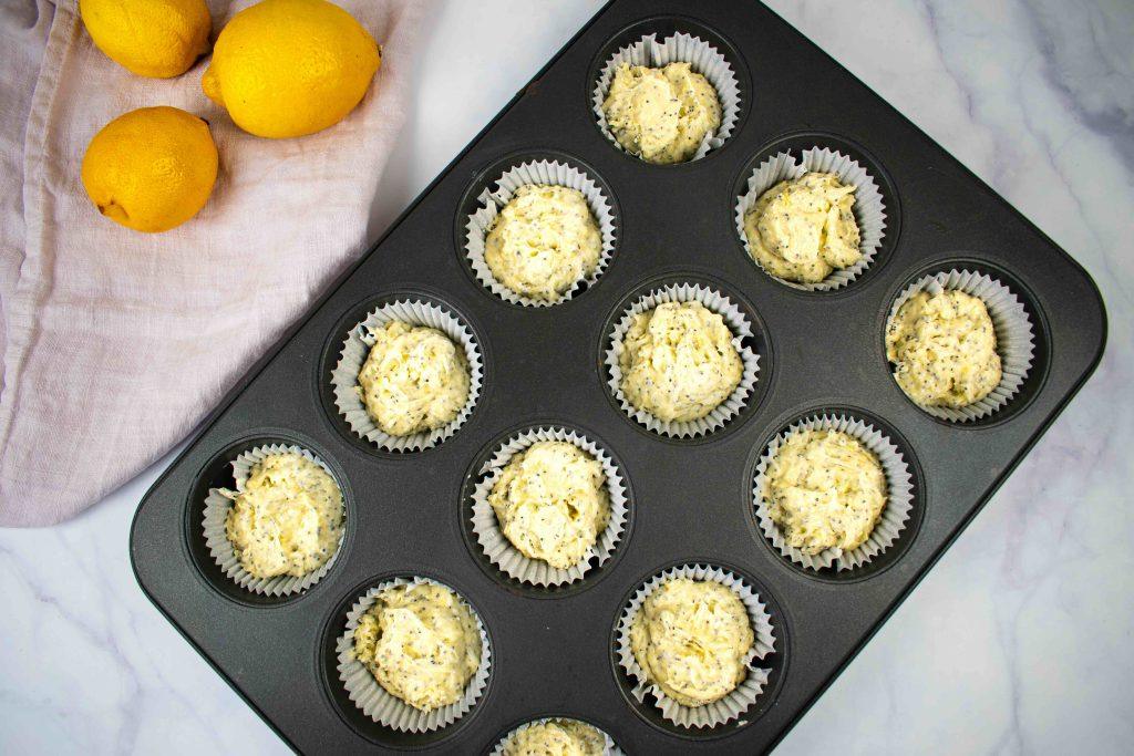 Citrininiai keksiukai su aguonomis. Paruošta kepti