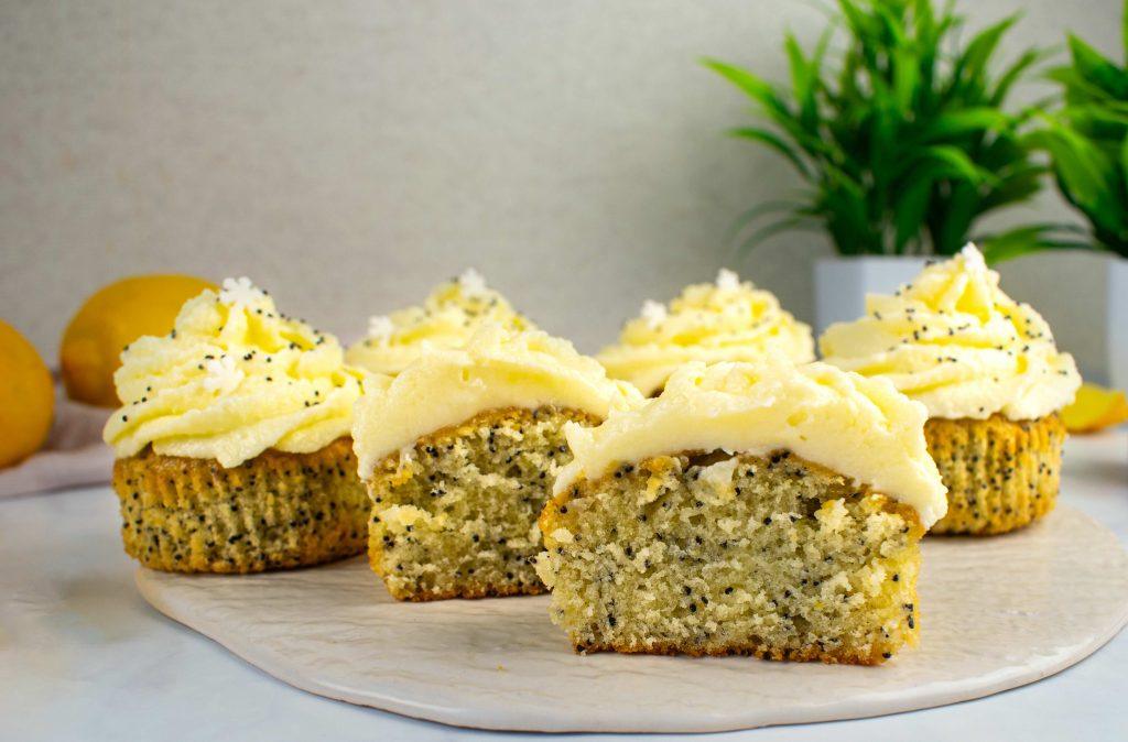 Citrininiai keksiukai su aguonomis. Pjūvis