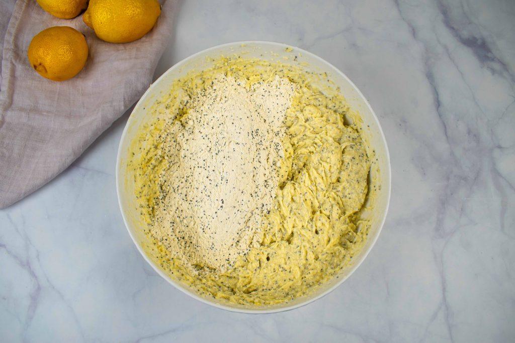 Citrininiai keksiukai su aguonomis. Tešla