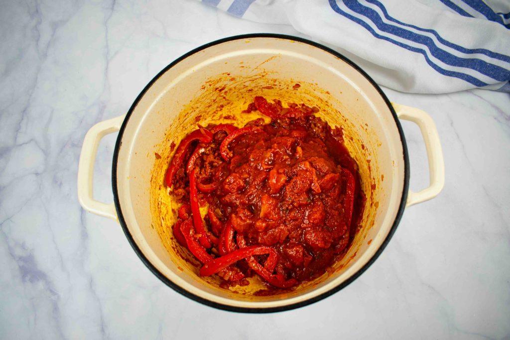 Ganos įkvėptas Kalėdinis vištienos troškinys. Konservuoti pomidorai