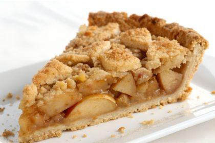 Obuolių pyragas trupinių viršumi