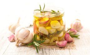 Svieste kepti česnakai