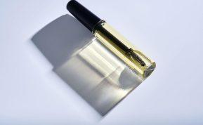 Aaliejus storoms ir ilgoms blakstienoms, jį rekomenduoja visi makiažo meistrai