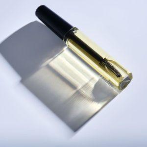 Aaliejus storoms ir ilgoms blakstienoms, jį rekomenduoja visi makiažo meistrai