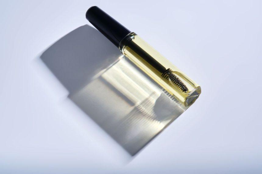 Aaliejus storoms ir ilgoms blakstienoms, jį rekomenduoja visi makiažo meistrai