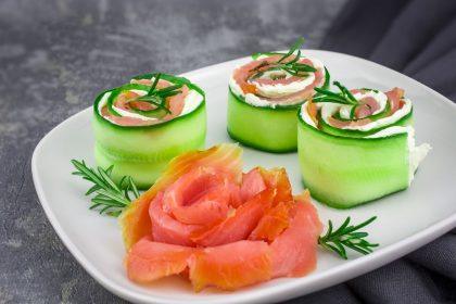 Agurkų suktinukai su lašiša - ir šventėms ir pasilepinimui
