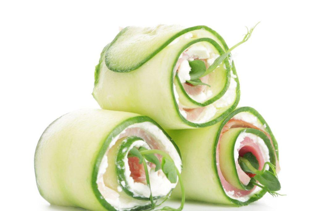 Agurkų suktinukai su lašiša - ir šventėms ir pasilepinimui. Skonių variacijos