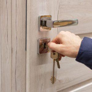 Ar įėję į namus užrakinate duris? Nedidelė gudrybė gali padėti apsaugoti jūsų turtą