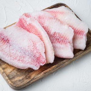 Ar jūs saugiai atšildote šaldytą žuvį? Klaida, Kuri kelia pavojų