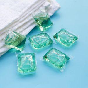 Ar skalbimo kapsulės kenkia skalbimo mašinai? Santechnikai sako, kad jas naudojame neteisingai