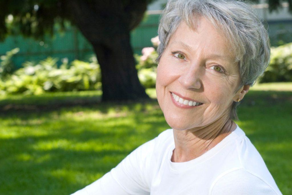 Ar sulaukus 60 metų jums vis dar reikia manikiūro? Atsako gydytojai. Manikiūras ne tik grožiui