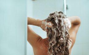 Ar tikrai verta pirkti šampūną be sulfatų?