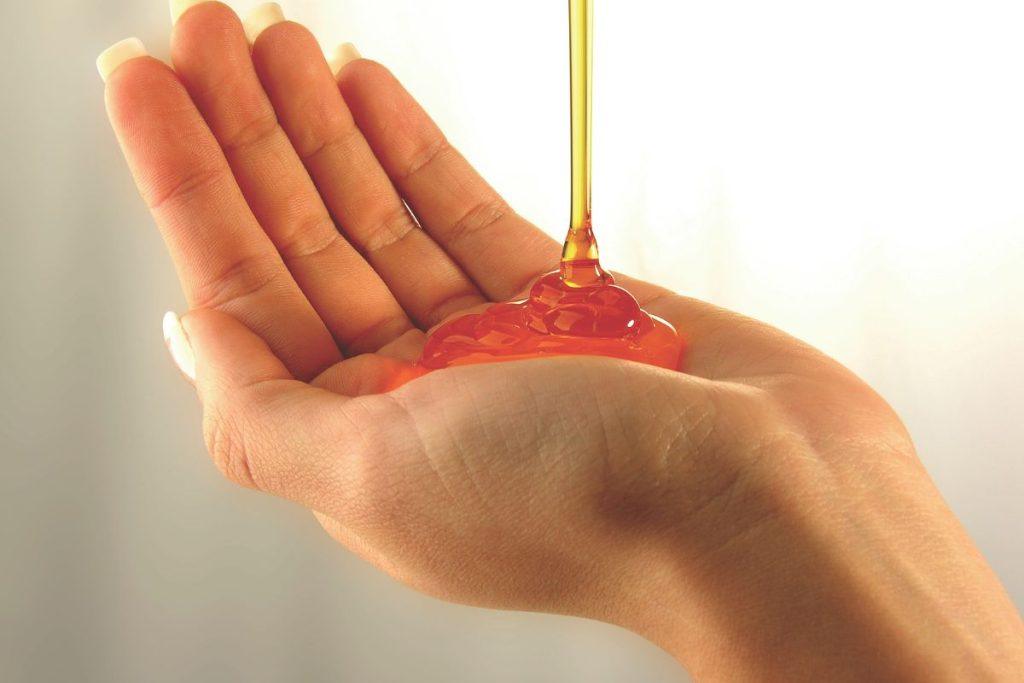 Ar tikrai verta pirkti šampūną be sulfatų? Kuo galima pakeisti sulfatus?