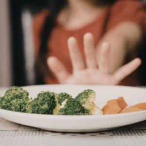 Ar verta kankintis prie vaišių stalo? Štai kodėl mandagus atsisakymas yra jūsų geriausias draugas