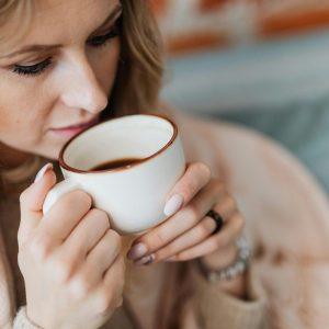 Ar žinojote, kad šaltuoju metų laiku kavos gėrimas nieko vertas?