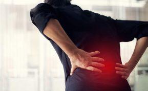 Ar žinojote, kad šie įpročiai labai kenkia stuburui? Atsikratykite jų!