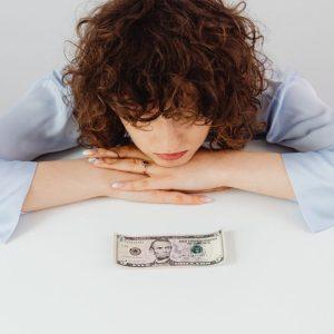 Astrologė atskleidė, kas praturtės 2026 metais