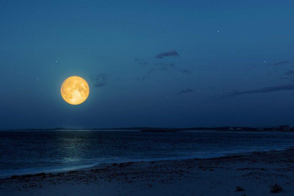 Astronomai įspėja: toks Mėnulis pasirodo tik kartą per kelerius metus