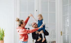 Ateikite pas savo artimuosius laimingi, nuo to jūsų laimė tik padvigubės