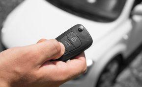 Automobilio pultelis nustojo veikti? Paprastas triukas, kuris gali jį atrakinti akimirsksniu.