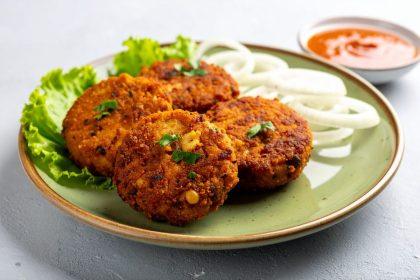 Pasigaminkite tobulus kotletus: pamirškite džiūvėsėlius, su šiuo ingredientu skirtumas bus akivaizdus!