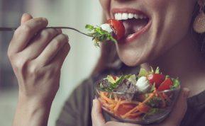 Mitybos specialistės patarimai, kaip pakeisti mitybą, kad ilgiau išliktumėte sotūs