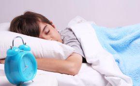 "Sleepmaxxing" manija užvaldo internetą: štai tiesa, kurią turi žinoti prieš bandydami šį miego triuką