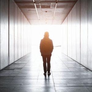 „Šviesa tunelio gale“ paaiškinta: mokslas atskleidė stulbinantį smegenų aktyvumą prieš mirtį