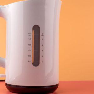 Dėkite į virdulį supjaustytą citriną ir užvirkite. Šio metodo privalumai neįkainojami!