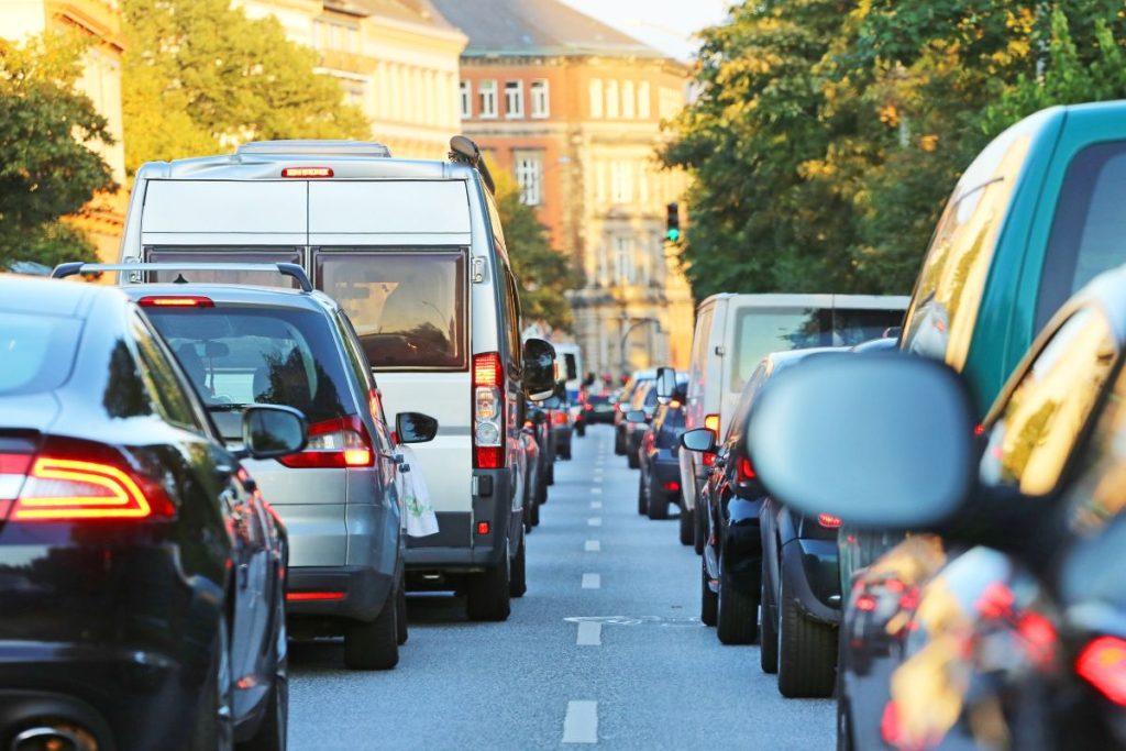 Dešinysis eismas pasaulyje atsirado ne iš karto