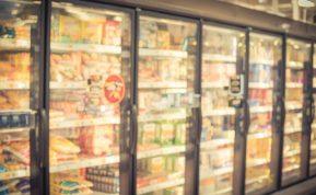 Dietologė išvardijo pavojingiausius šaldytus maisto produktus