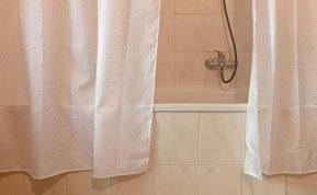 Dušo užuolaida: palikti atidarytą ar uždarytą po maudynių?