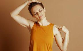 Ekspertas patarė geriausią pratimą kaklo stuburo atpalaidavimui: galvos bei pečių skausmai išnyks!