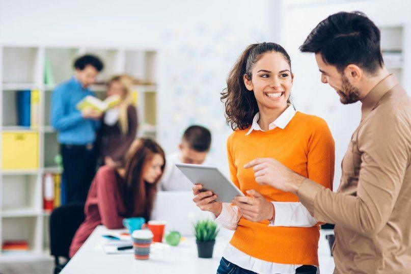 Grubios etiketo klaidos darbe, kurių pagalba galima įgyti priešų ir susigadinti savo reputaciją