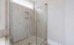 Gudrybė: kaip nuvalyti dušo kabinos stiklus per 5 minutes? Prireiks to, ką jau turite virtuvėje