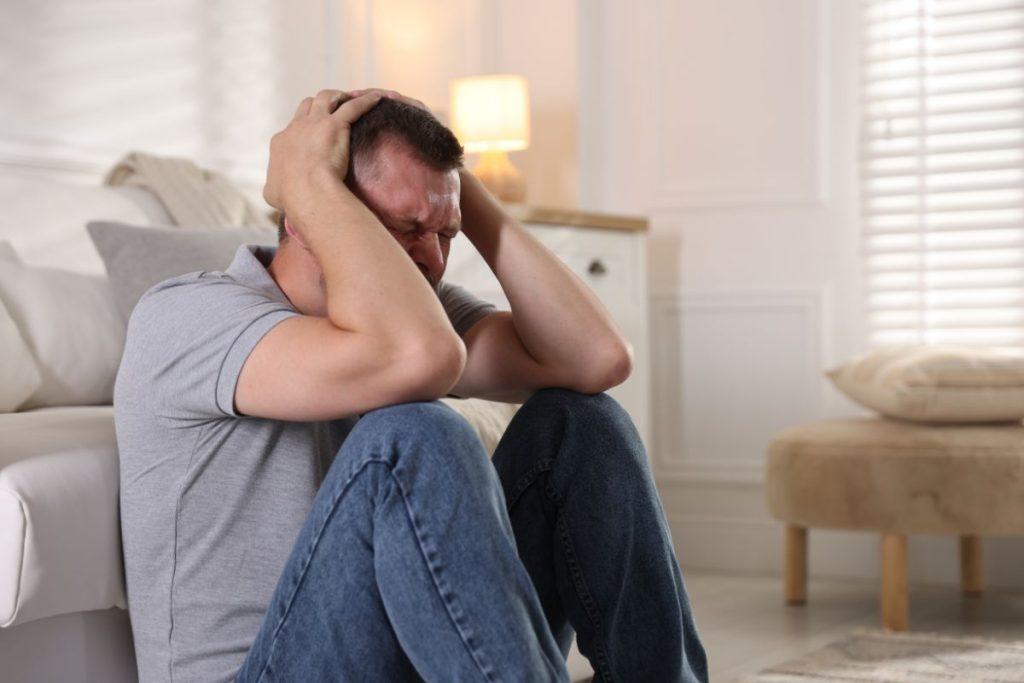 „Tylūs“ širdies priepuolio simptomai: kaip atpažinti grėsmę po pirmojo požymio ir išvengti širdies pažeidimų. Ankstyvi širdies priepuolio požymiai - panika