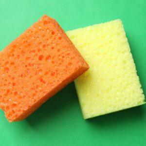 Indų plovimo kempinę pabarstau druska: tai – tikrai naudingas įprotis