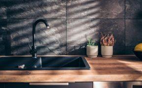 Jūsų juoda kriauklė bus kaip nauja pasinaudojus šiuo patarimu!