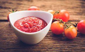 Ką daryti, kad pomidorų padažas nebūtų rūgštus: reikia dėti ne cukrų, o šį ingredientą