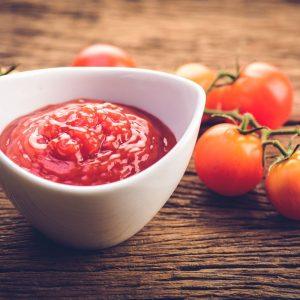 Ką daryti, kad pomidorų padažas nebūtų rūgštus: reikia dėti ne cukrų, o šį ingredientą
