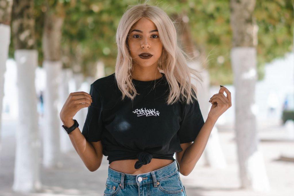 Ką dėvėti, kad atrodytumėte jauni ir stilingi? Atsisakykite paaugliškų drabužių