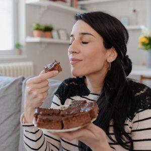 Kada derėtų mėgautis saldumynais, kad nepriaugtumėte svorio?