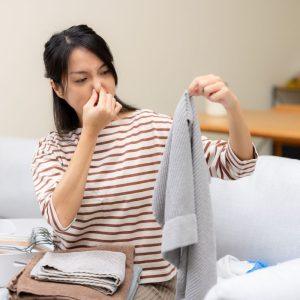 Kai po skalbimo rankšluosčiai skleidžia nemalonų kvapą šie būdai tikrai padės